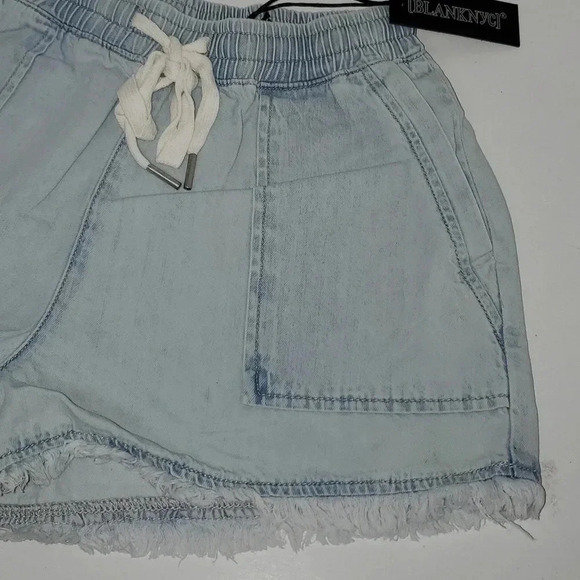 Blank NYC Lightwash Denim Elastic Waist Drawstring Shorts in Doing Too Much XS - Picture 5 of 12